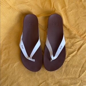 Reef women’s size 8 sandals (foam comfort)